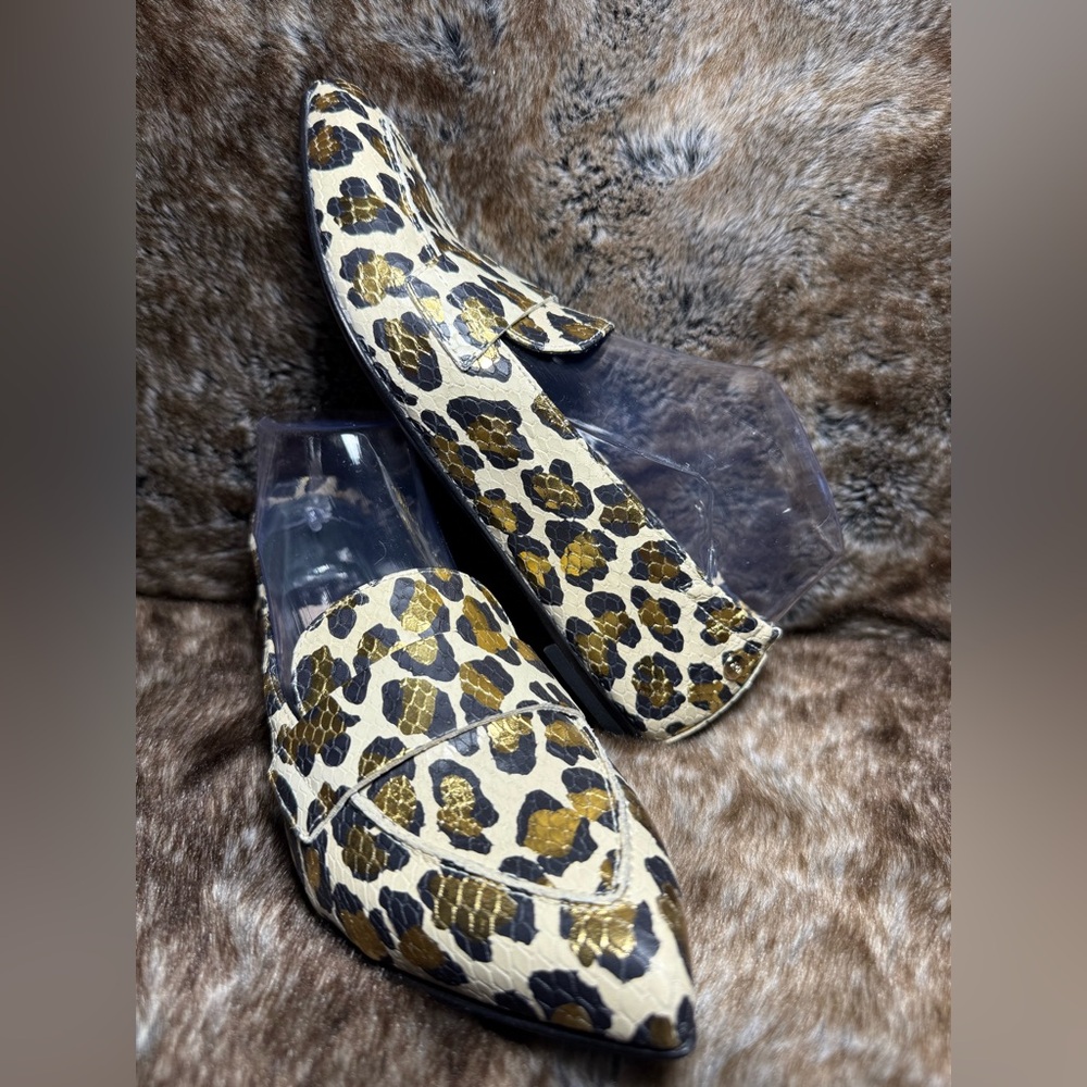 AGL-moccasin with keeper off white animal print
